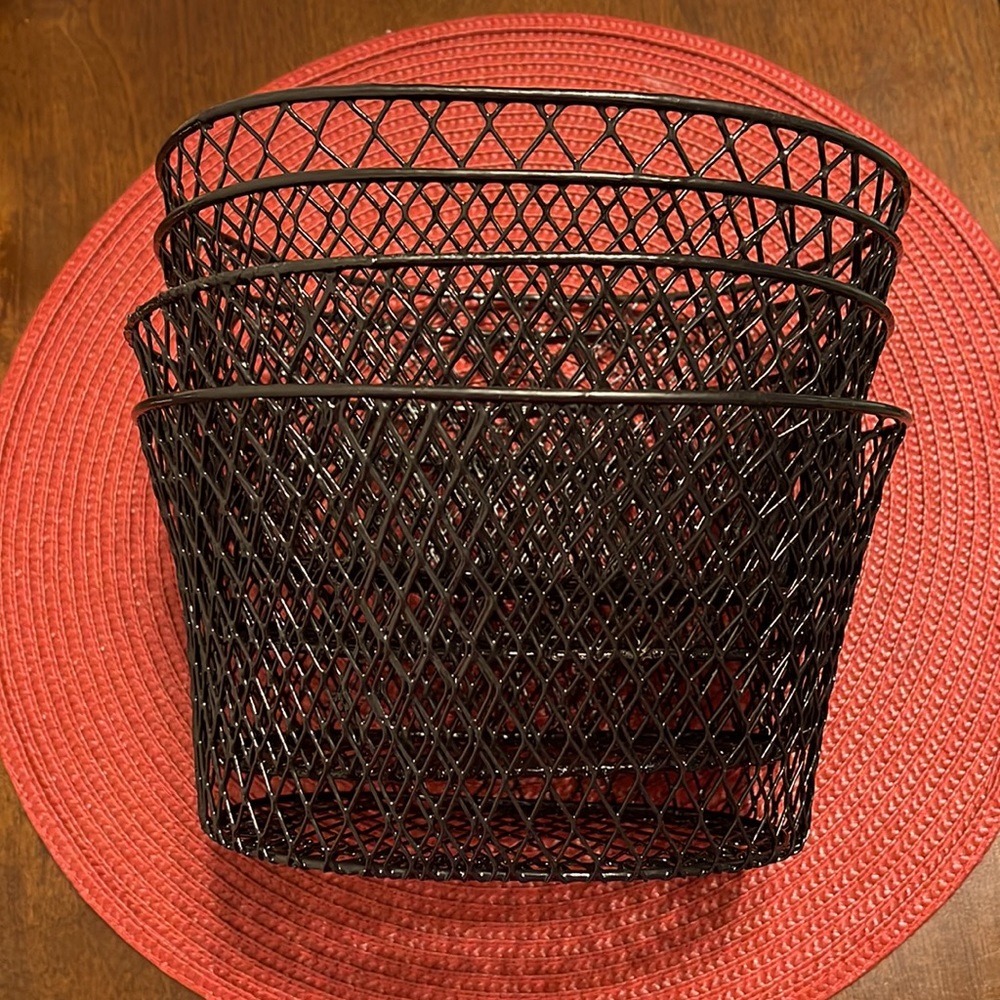 Set of 4 wire basket